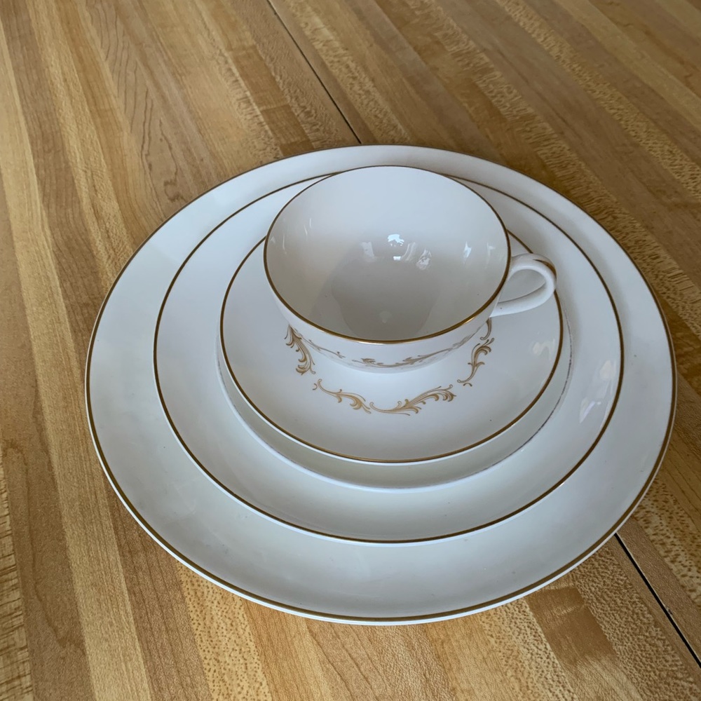Set of 3 Plates 1 cup w/saucer Vintage Royal Doulton English Fine Bone China